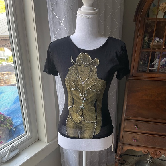 This unique Tshirt NWT & smoke free home - Picture 1 of 3